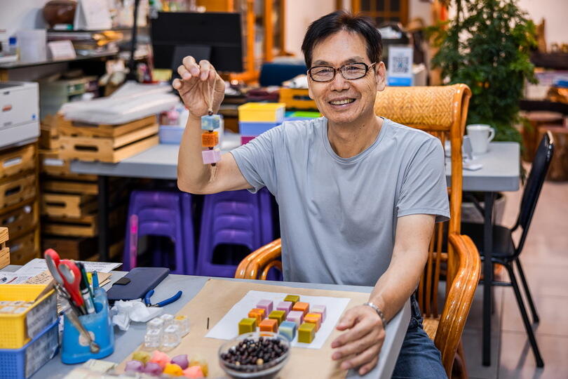 研發創意親子同樂的藝術琉璃皂和保養品教學 DIY 手工皂師資培訓